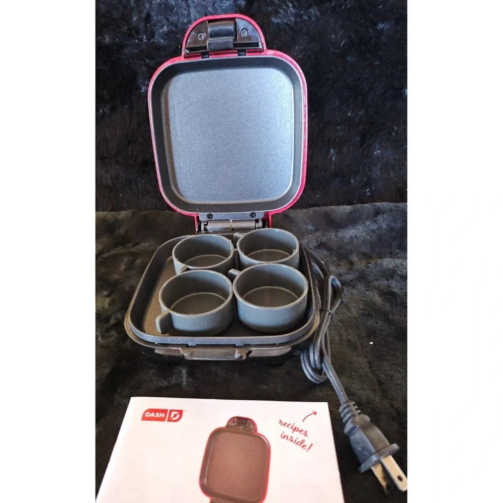 Dash  Egg Bite Maker With 4 Silicone Mold Red Color